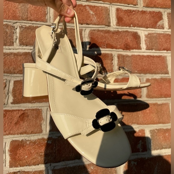 NEW Larroude|| Tinx Block In Ivory Patent Leather Heels Sandals Size 9 - Picture 2 of 8